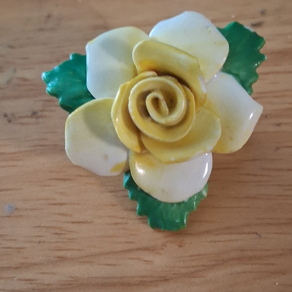 Vintage‎ Yellow Porcelain Ceramic Rose Brooch Royal Adderly
